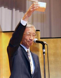 辰馬会長の発声で乾杯三唱